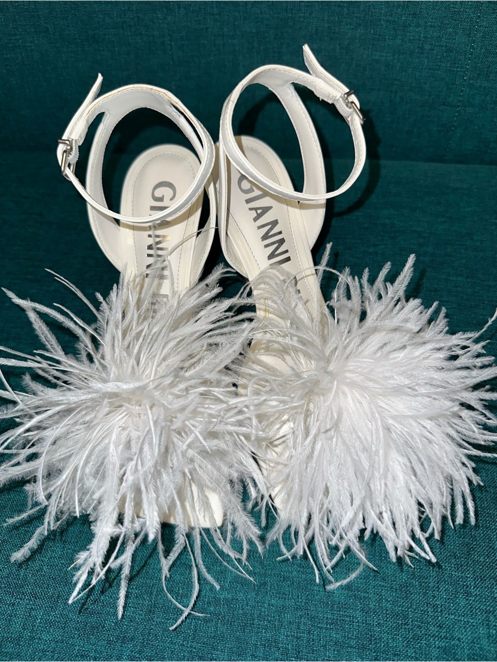 Gianni Bini Neela White Feather Boa Square Toe Dress Sandals 7.5 NEW WITHOUT BOX